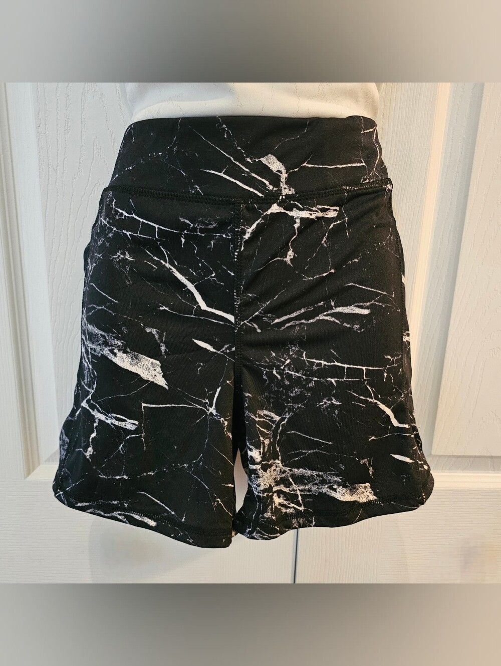 Infinite Performance Black White Marble Athletic Bike Shorts Pockets - Size L